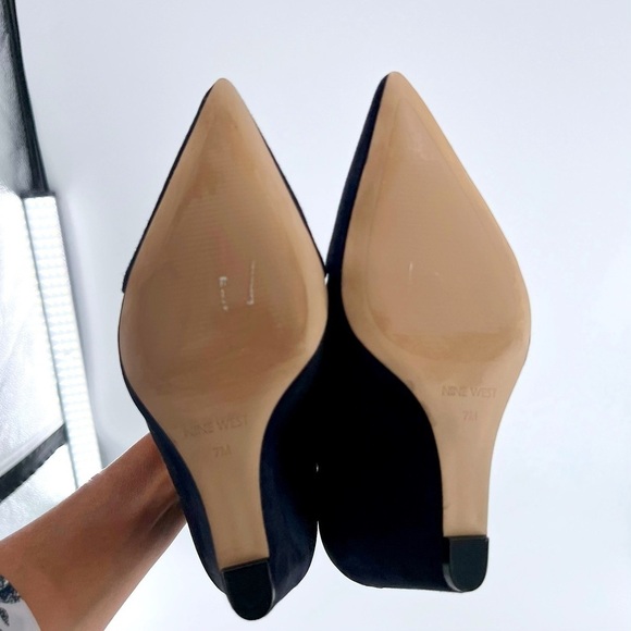 Nine West Valrus Black Navy Point Toe Wedge Pumps Size 7 M - Picture 10 of 12